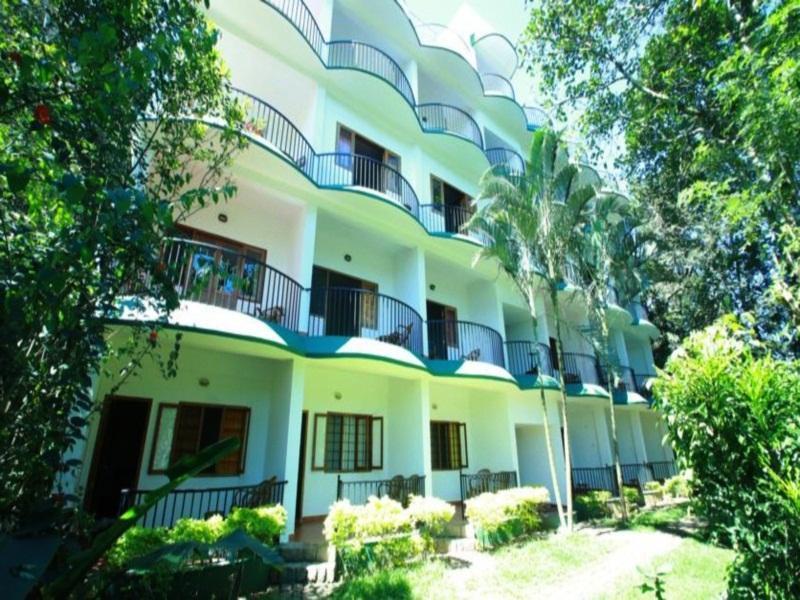Chrissie'S Hotel Thekkady Exterior photo