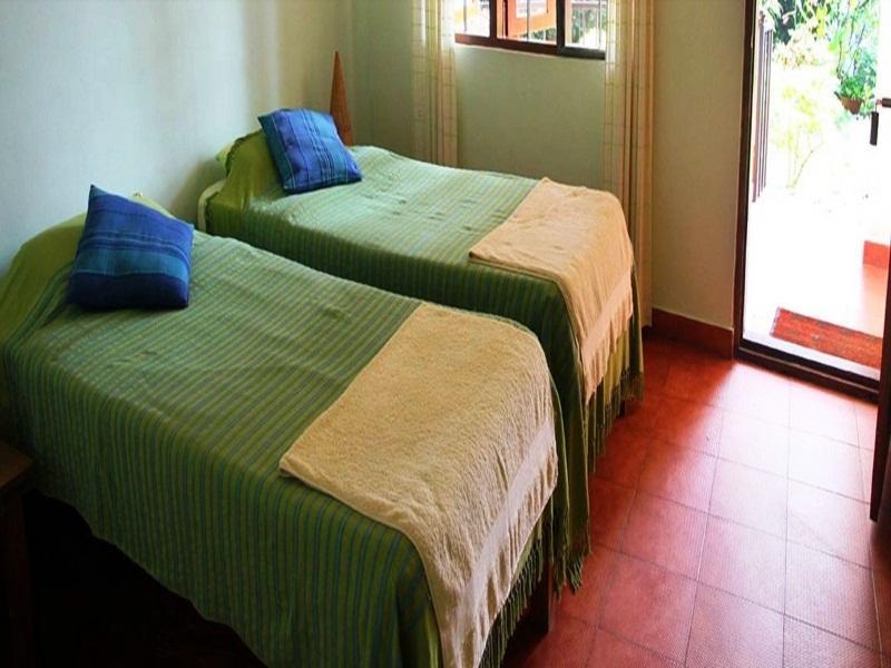 Chrissie'S Hotel Thekkady Exterior photo