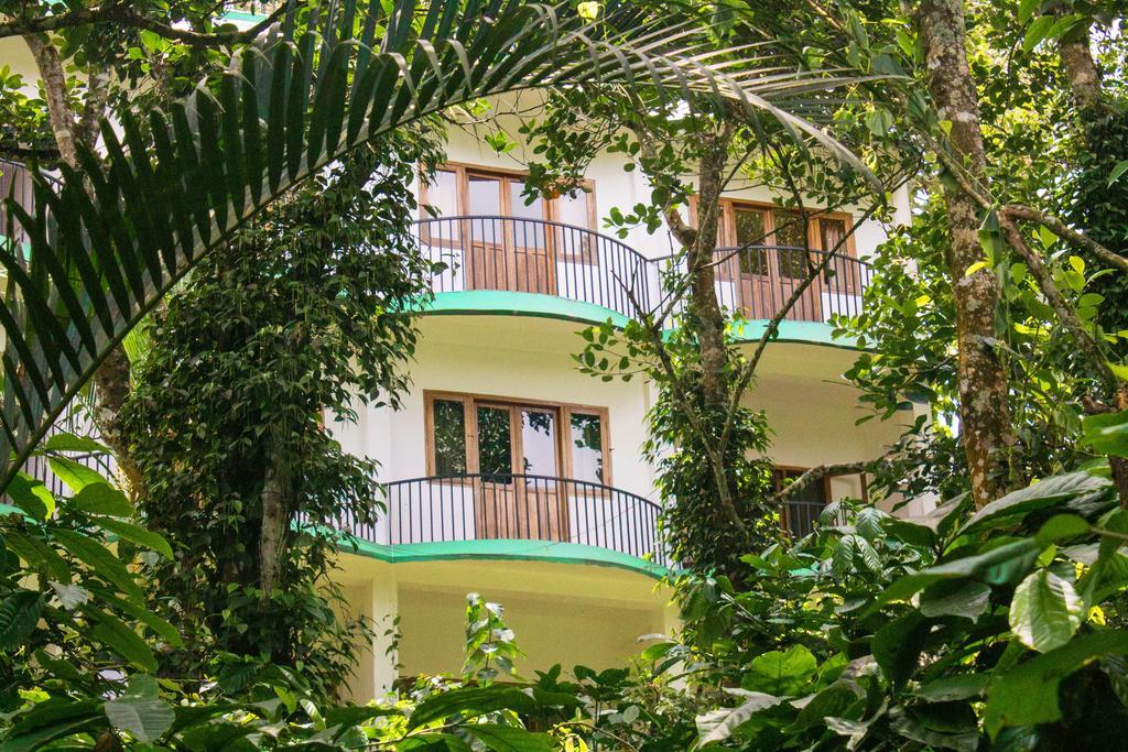 Chrissie'S Hotel Thekkady Exterior photo