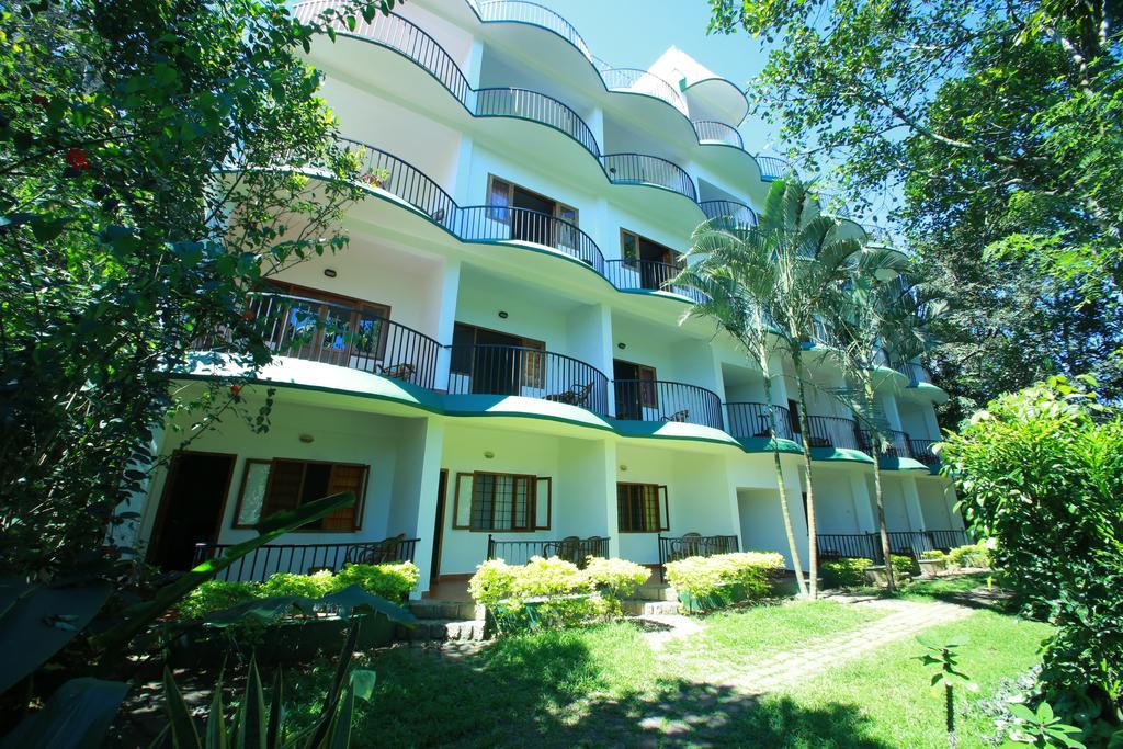 Chrissie'S Hotel Thekkady Exterior photo