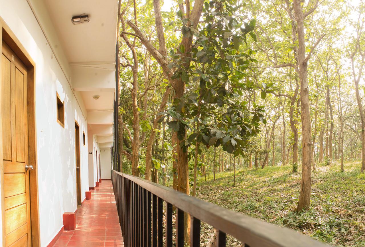Chrissie'S Hotel Thekkady Exterior photo