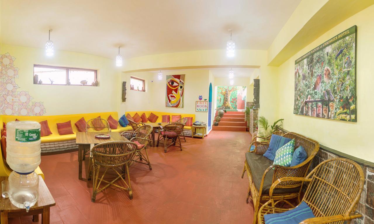 Chrissie'S Hotel Thekkady Exterior photo