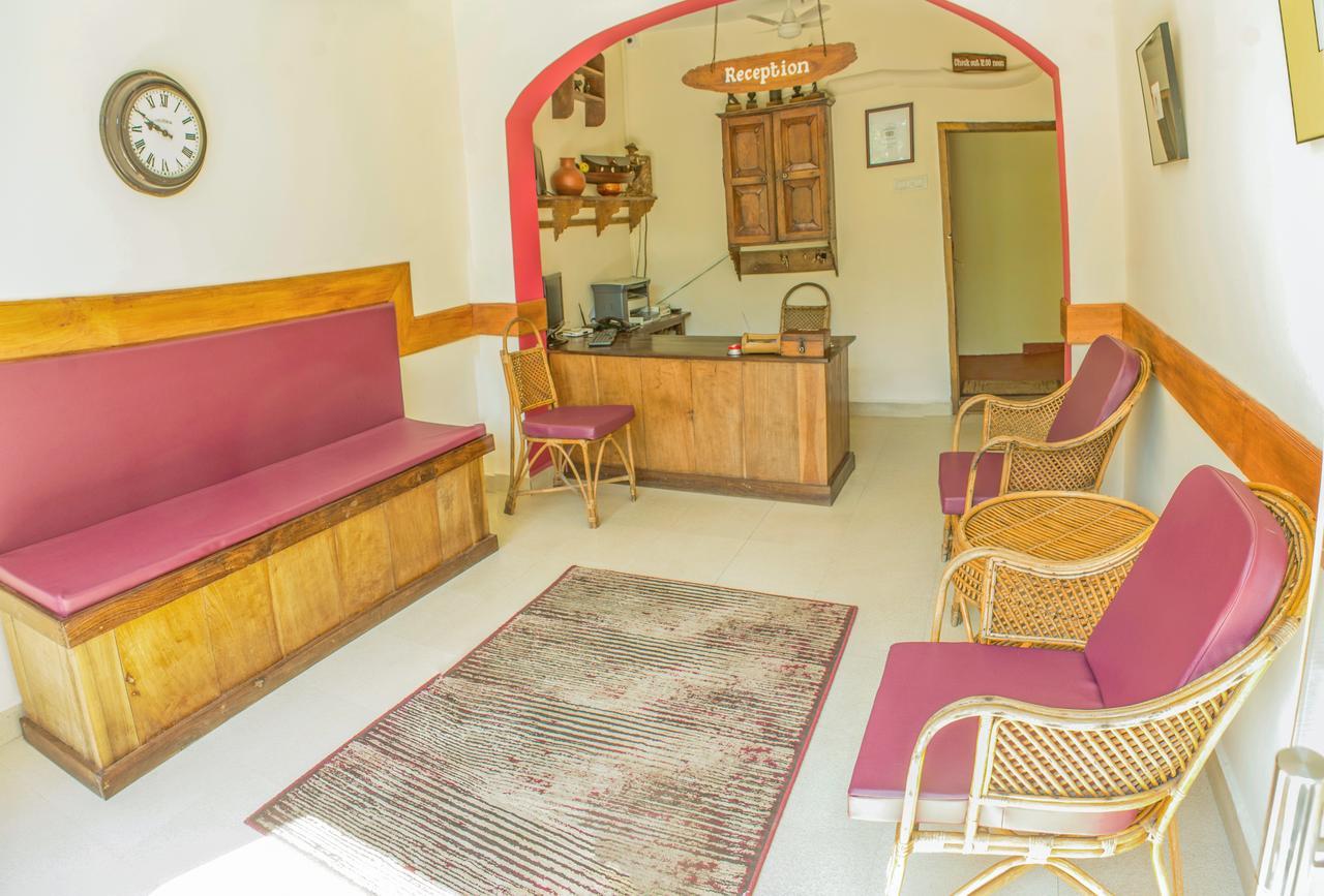 Chrissie'S Hotel Thekkady Exterior photo