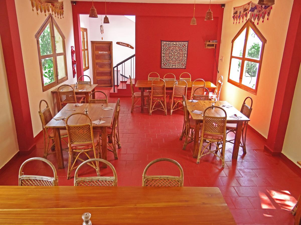 Chrissie'S Hotel Thekkady Exterior photo