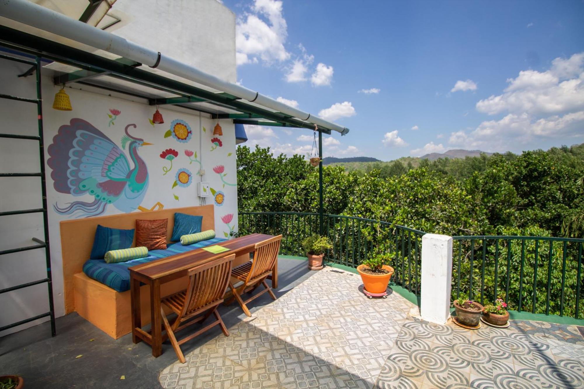 Chrissie'S Hotel Thekkady Exterior photo