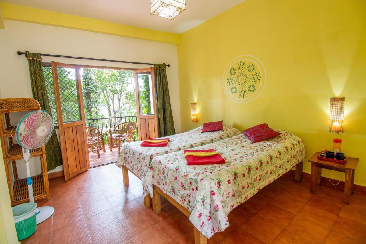 Chrissie'S Hotel Thekkady Exterior photo
